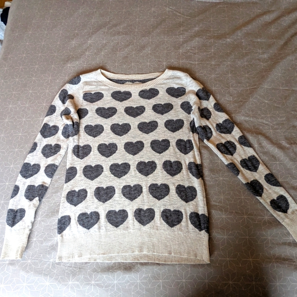 Heart Patterned Sweater - Gray